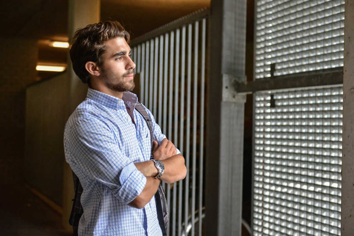 Hanzehogeschool Groningen — portret bij het raam — fotografie Martine Hoving